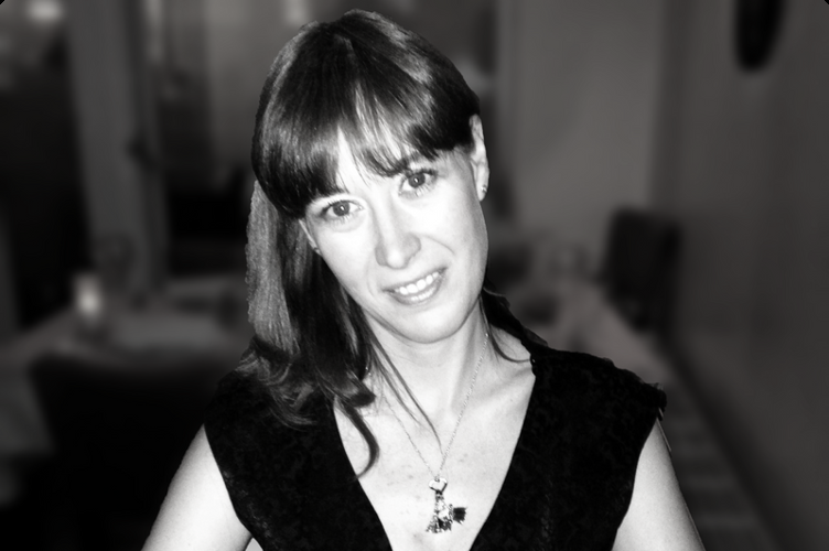 Dr. Lorena Knotek